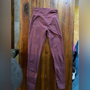 Alphalete Surface Path leggings in dusty rose color